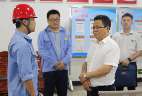集團領導看望慰問離退休黨員、基層困難黨員和年輕黨員(圖1)