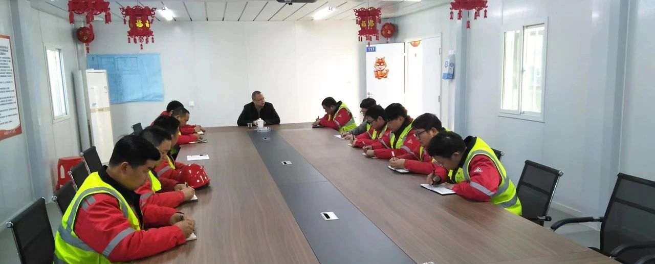 化機公司黨委書記、董事長、總經(jīng)理楊中澤到肥業(yè)搬遷項目部現(xiàn)場辦公