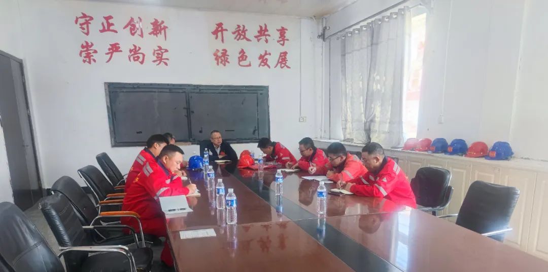化機(jī)公司黨委書記、董事長、總經(jīng)理楊中澤到內(nèi)蒙宜化項目現(xiàn)場辦公(圖3)