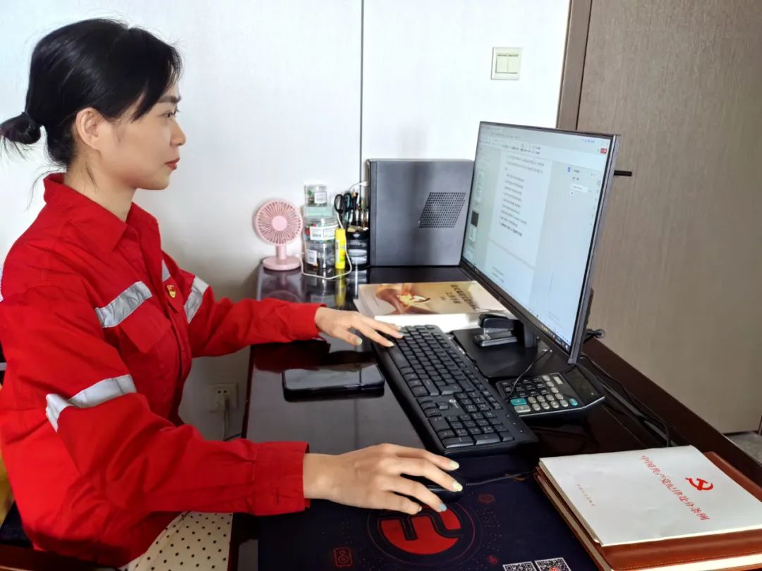 【宜化榜樣】化機(jī)公司李丹：提升素質(zhì)強(qiáng)技能，勇于奉獻(xiàn)顯擔(dān)當(dāng)(圖2)