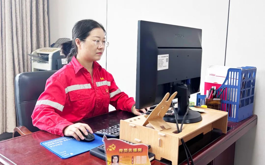 【宜化榜樣】化機(jī)公司牛艷嬌：恪盡職守勇?lián)?dāng)，廉潔自律揚(yáng)清風(fēng)(圖3)
