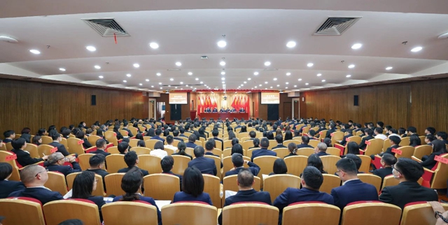 宜化集團2024年度工作總結(jié)暨技術創(chuàng)新表彰大會、七屆四次職工代表大會勝利閉幕(圖1)