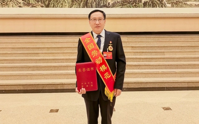 祝賀！新疆宜化礦業(yè)龐建將榮獲全國(guó)勞動(dòng)模范