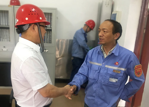 王大真到宜都園區(qū)、股份公司看望慰問(wèn)基層黨員
