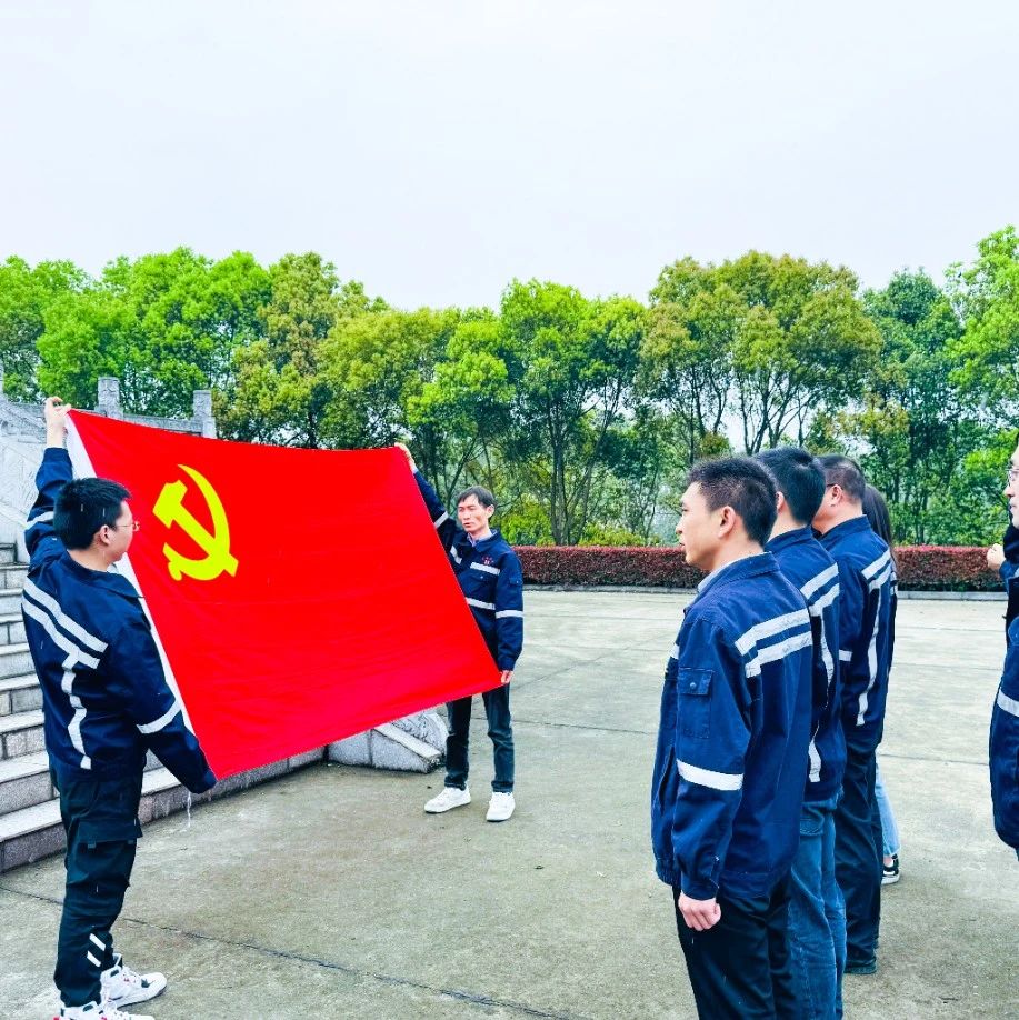 在緬懷中汲取奮進(jìn)力量！這場(chǎng)主題黨日活動(dòng)“走心”更“入心”！